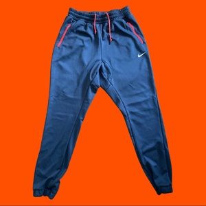 Mens nike joggers. Great shape. Only worn a few times but nicely kept.
